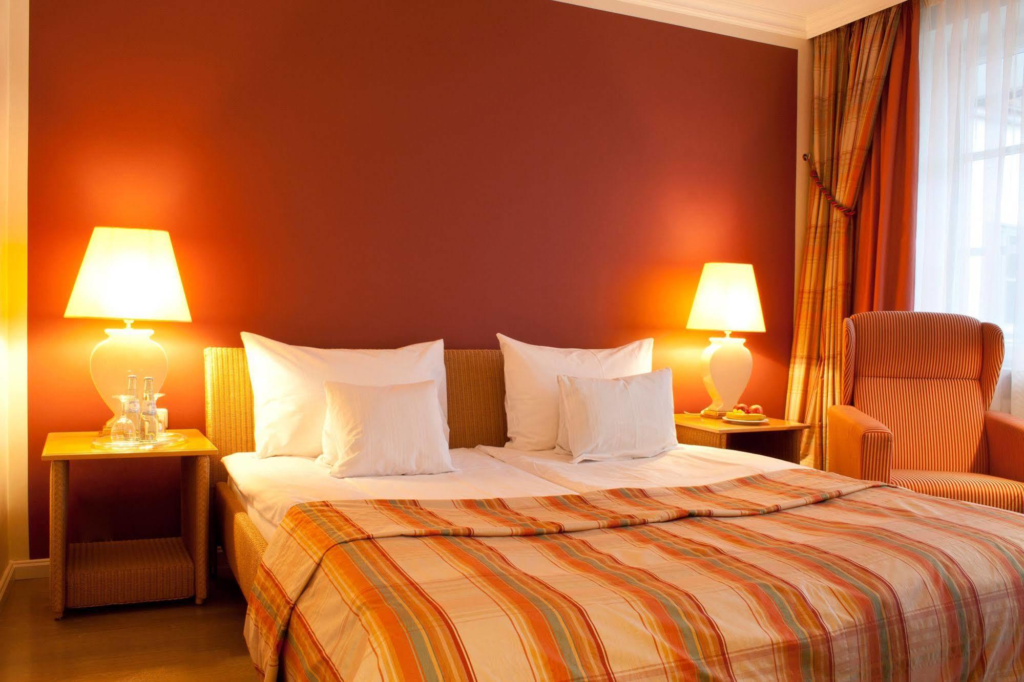 Hotel Zur Post Aschheim Exteriör bild