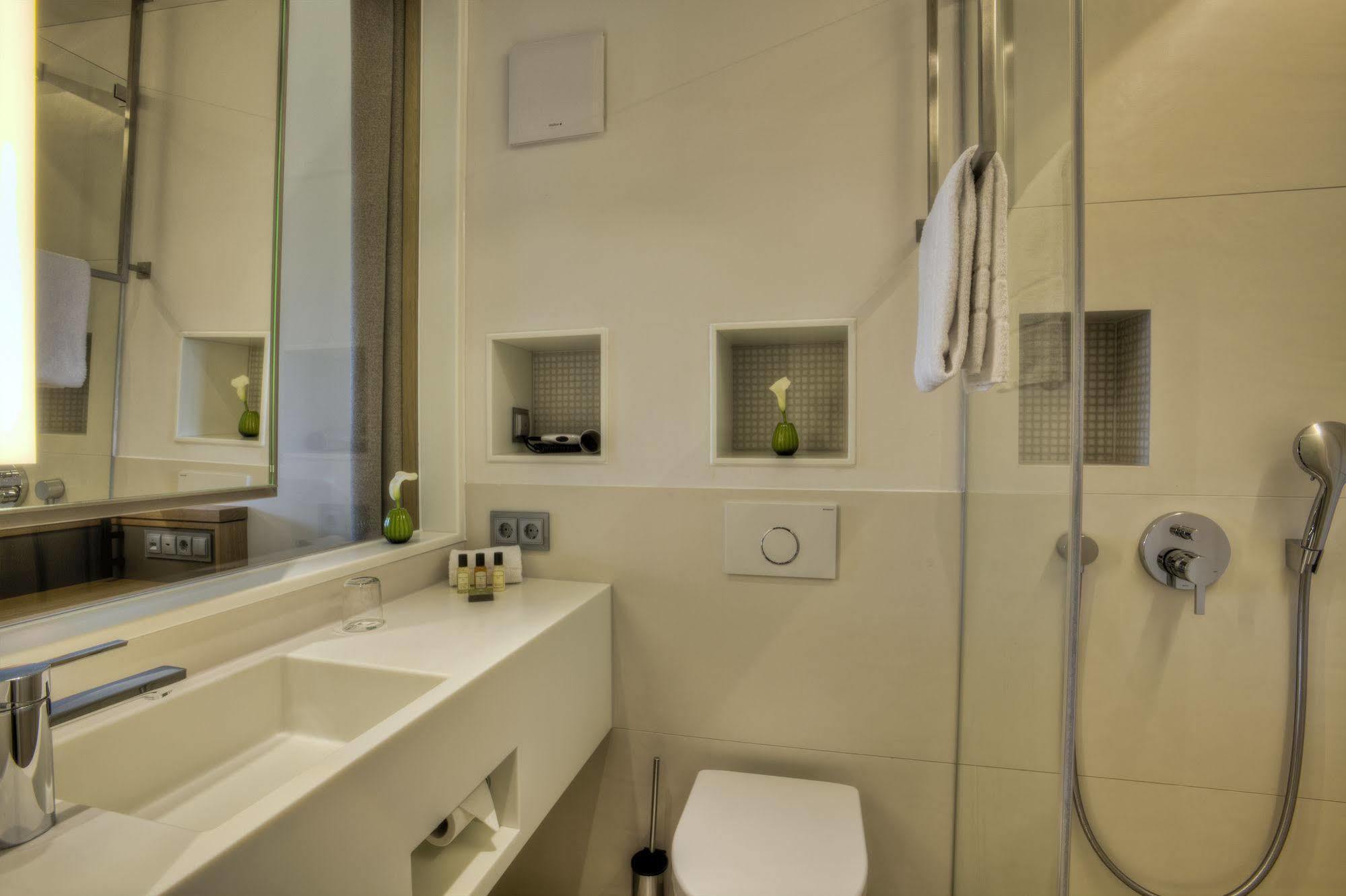 Hotel Zur Post Aschheim Exteriör bild